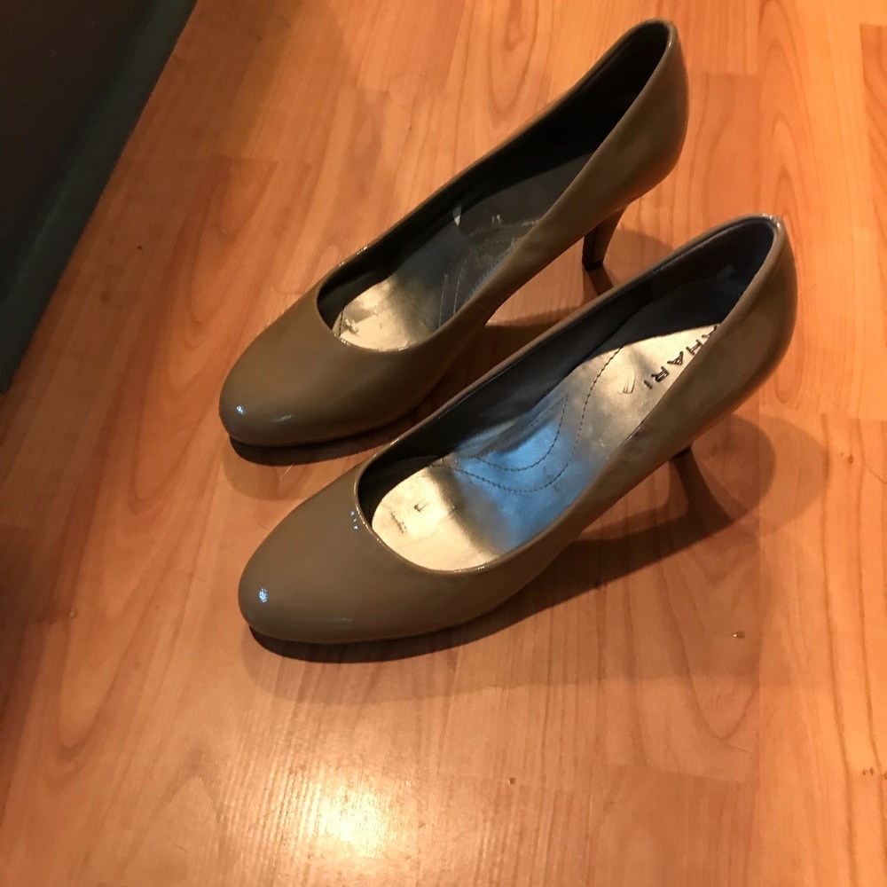 Tahari heels
